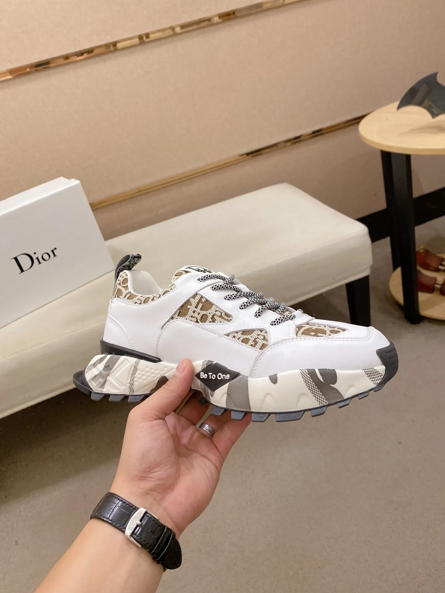 Men's shoes💰 462💰🇮🇹🇮🇹Dior d The new model is on sale at the same time at the counter. The upper 🇮🇹 is imported Italian first-layer cowhide, and the lining is fully imported sheepskin 💪💪. It is a complete 1⃣️ to 1⃣️ replica 🇮🇹💪💪, ⚠ Sole: The original sole is specially provided by the original factory. The exclusive movable molded sole is super comfortable. ⚠Original factory single goods, 🔍🔍high quality, you can enter and leave the counter at will, welcome to compare⚠. Code number:38-44